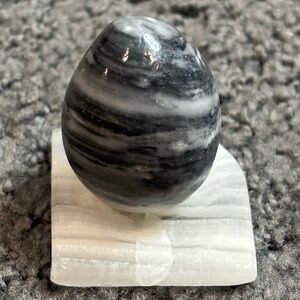 Gray & White Onyx Marble Egg w/ Stand 1.75”